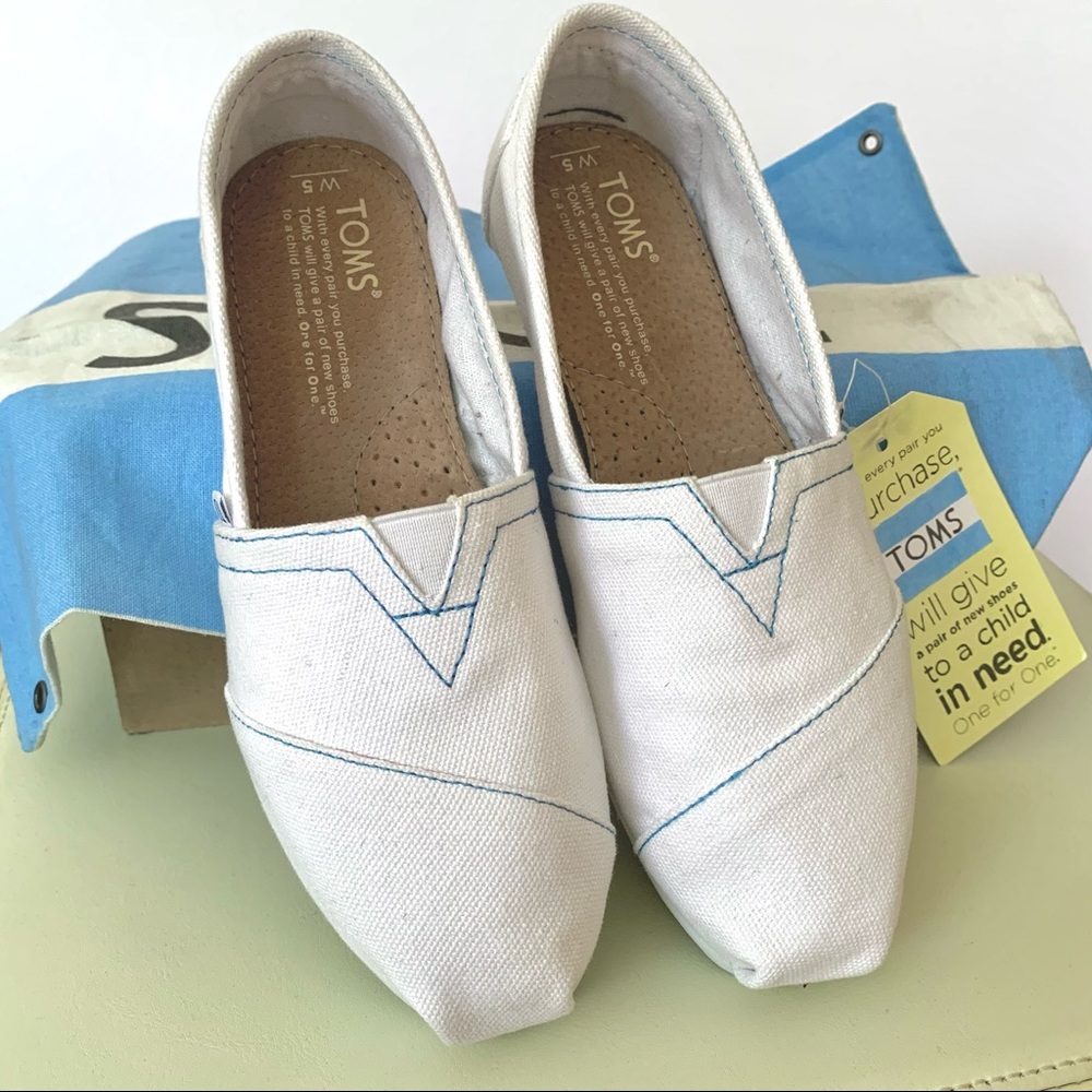 NWT Toms Slip on Shoes, Classic White Canvas